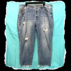 Maurice’s Women’s Distressed Ankle Jeans GUC